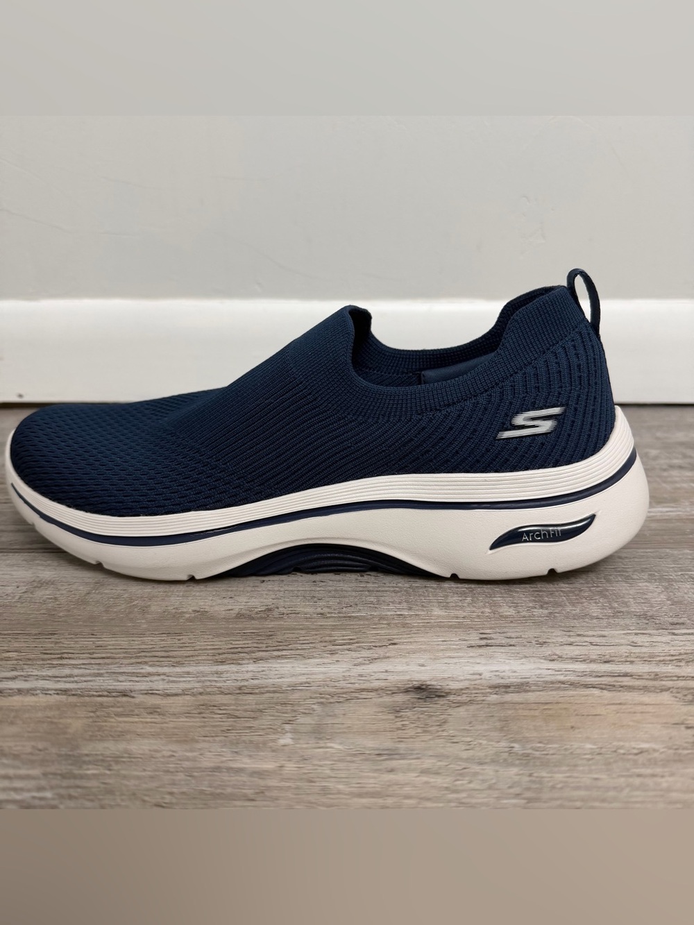 Skechers Women's Go Walk Arch Fit 2.0 Paityn Sneakers Navy/White, US size 11